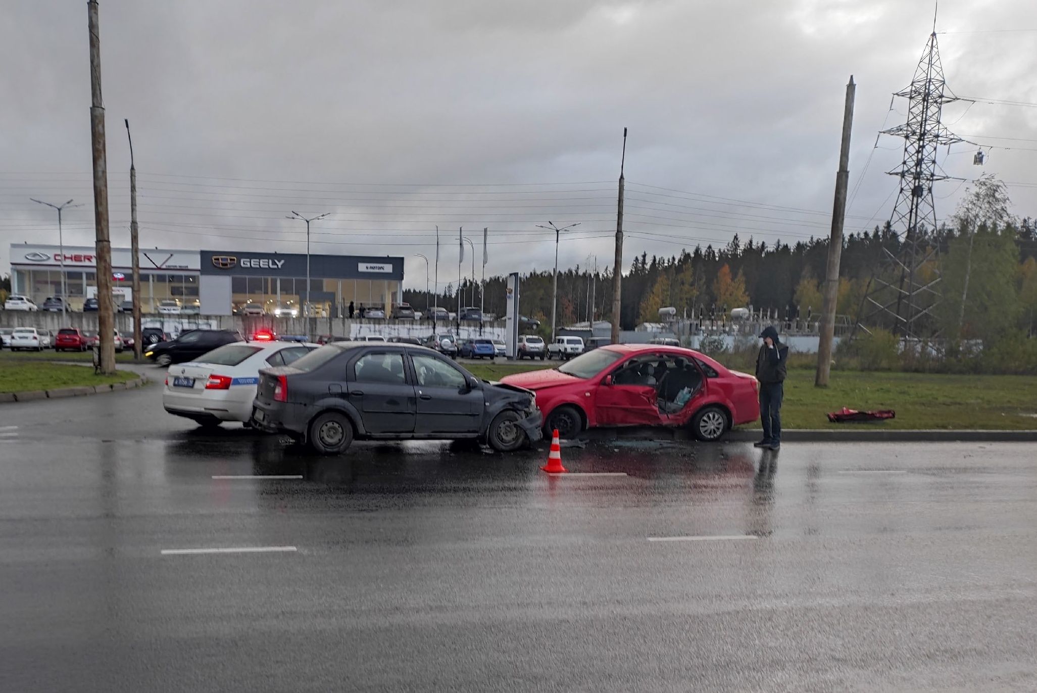 Женщину-водителя госпитализировали после жесткого столкновения на Лесном проспекте