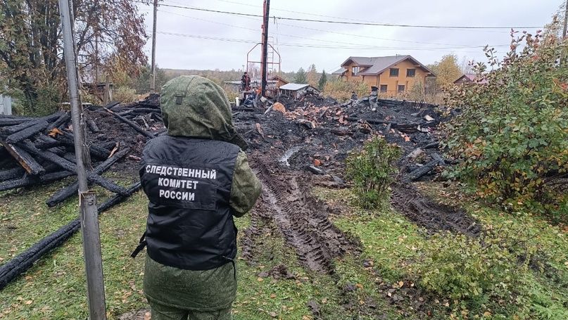 Следователи проводят проверку по факту гибели мужчины на пожаре в Карелии