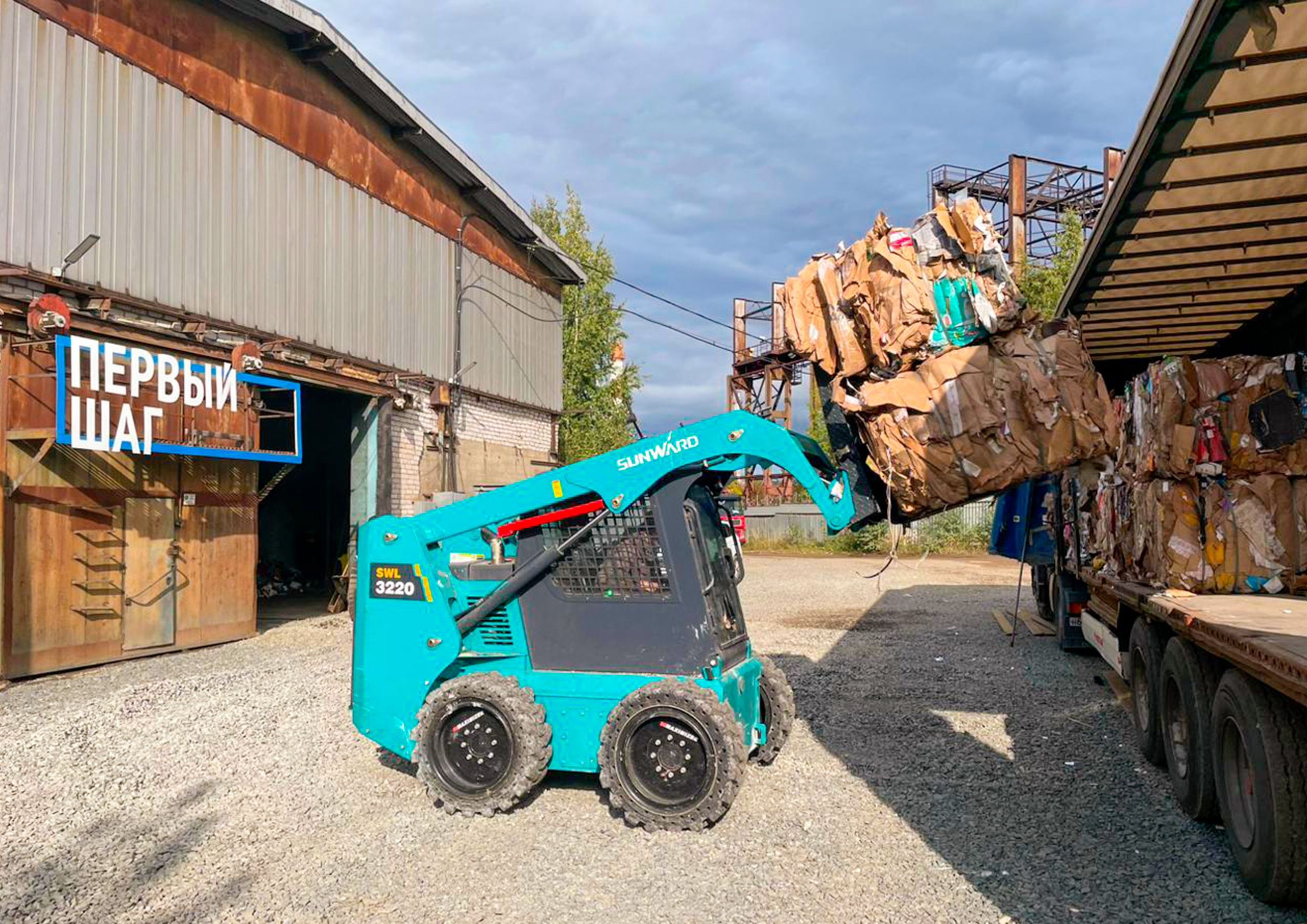 Около 40 тонн стекла и макулатуры отправили на переработку в Санкт-Петербург