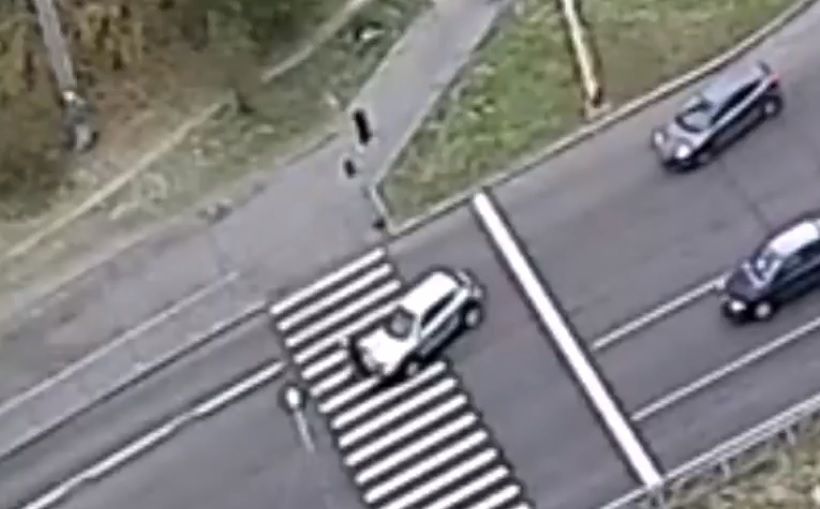 В Петрозаводске водитель сбил ребенка на пешеходном переходе и уехал