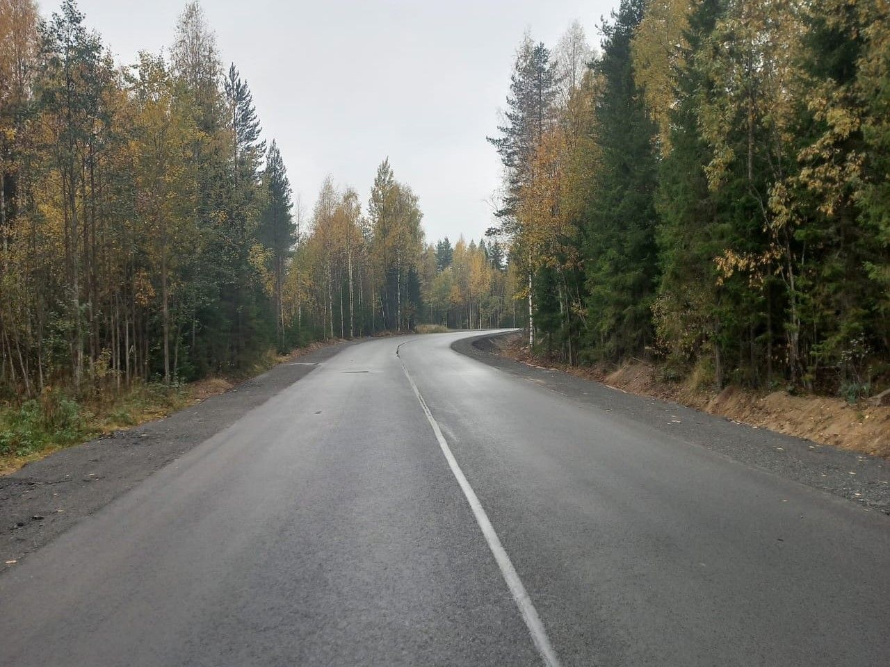 Ремонт «дачной» дороги завершают в Карелии