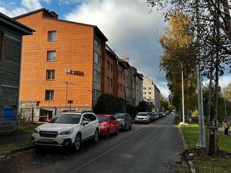 На улице Коммунистов в Петрозаводске модернизируют освещение