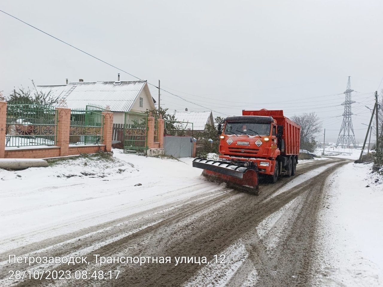 В мэрии Петрозаводска рассказали, как борются с последствиями снегопада