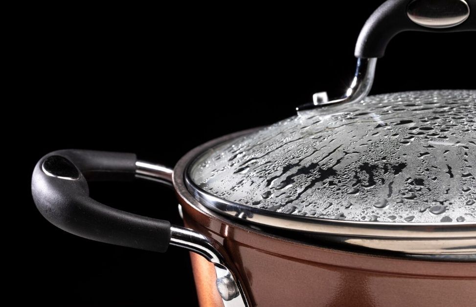 Сортавалец ударил женщину по голове кастрюлей, чтобы доказать свою правоту в споре