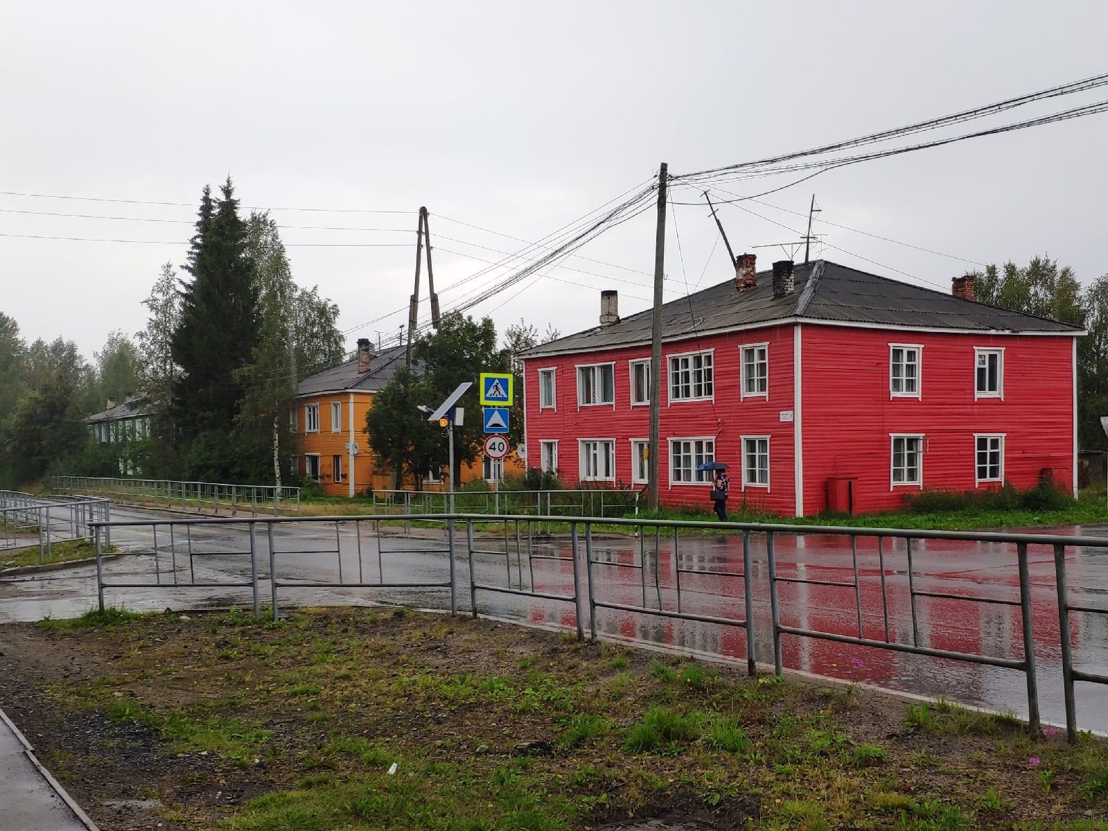 В Калевале девочки-подростки пошли гулять в украденной одежде и попались продавцу, которого обокрали