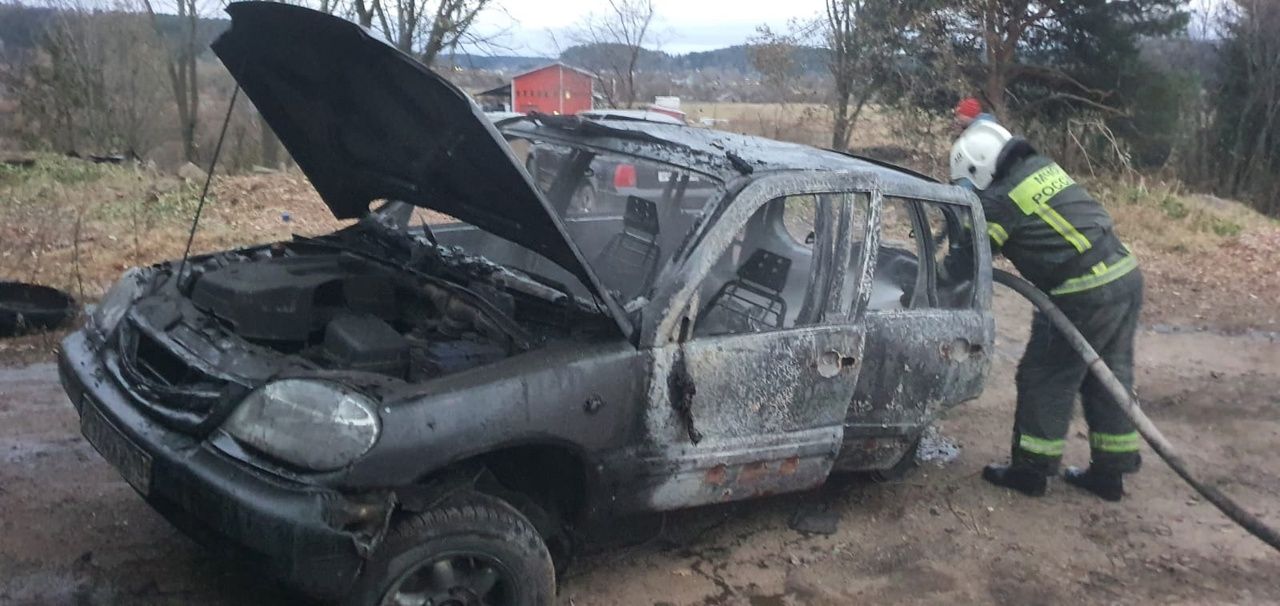 В Карелии автомобиль сгорел в гаражном боксе