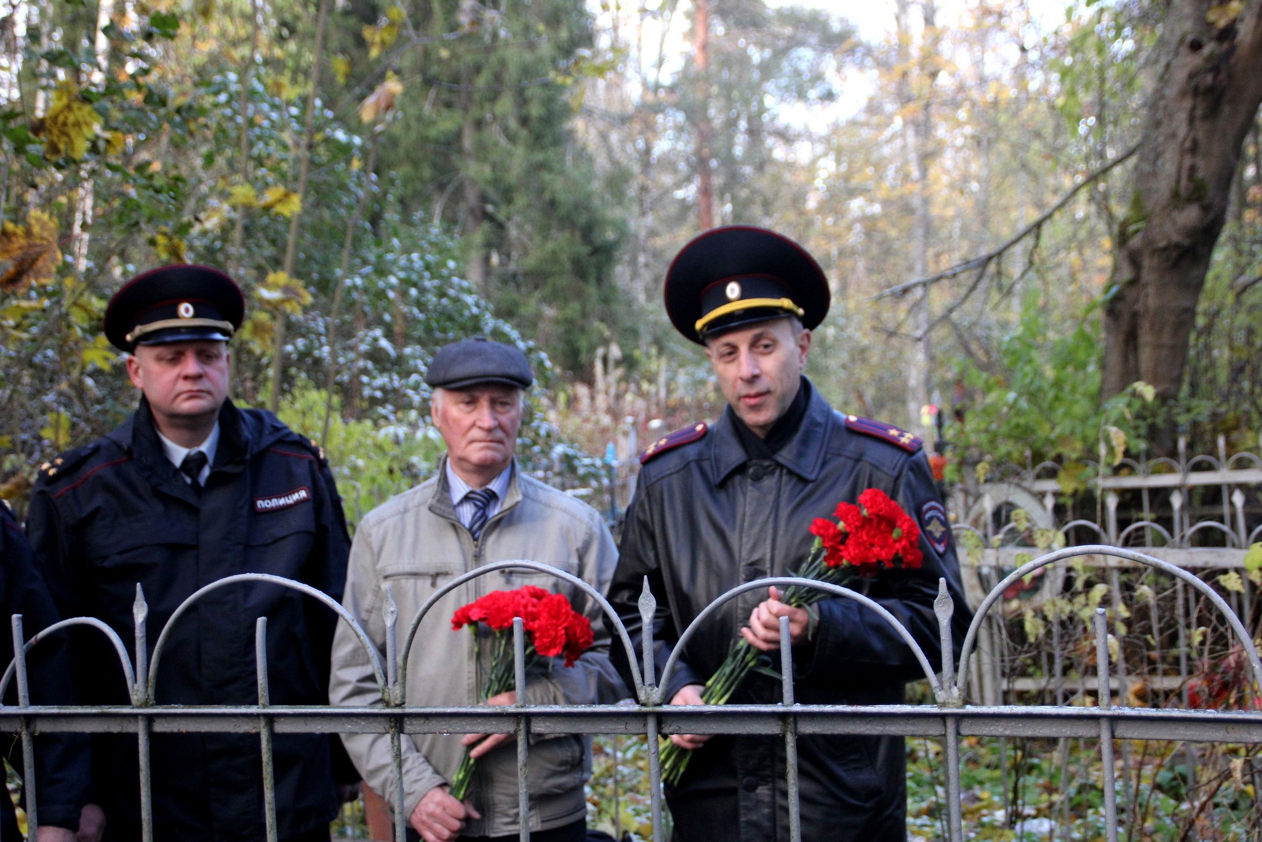 Полицейские почтили память следователя, ставшего прототипом для главного героя фильма «Рожденная революцией»