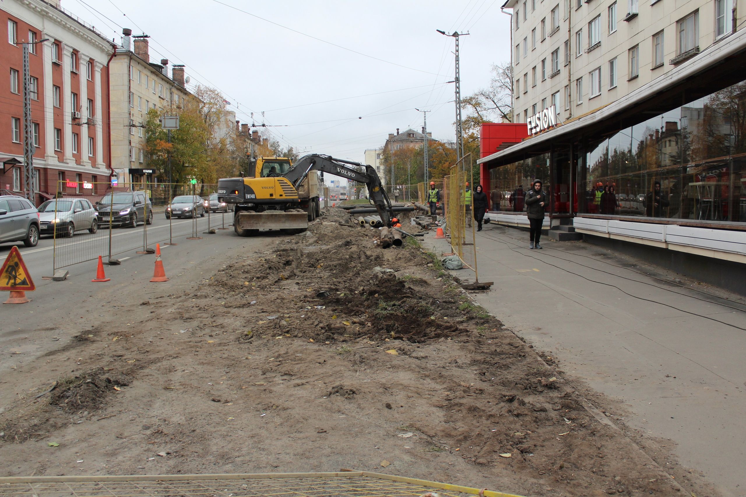 Коммунальщики рассказали, почему затягиваются работы на площади Гагарина и улице Красноармейская