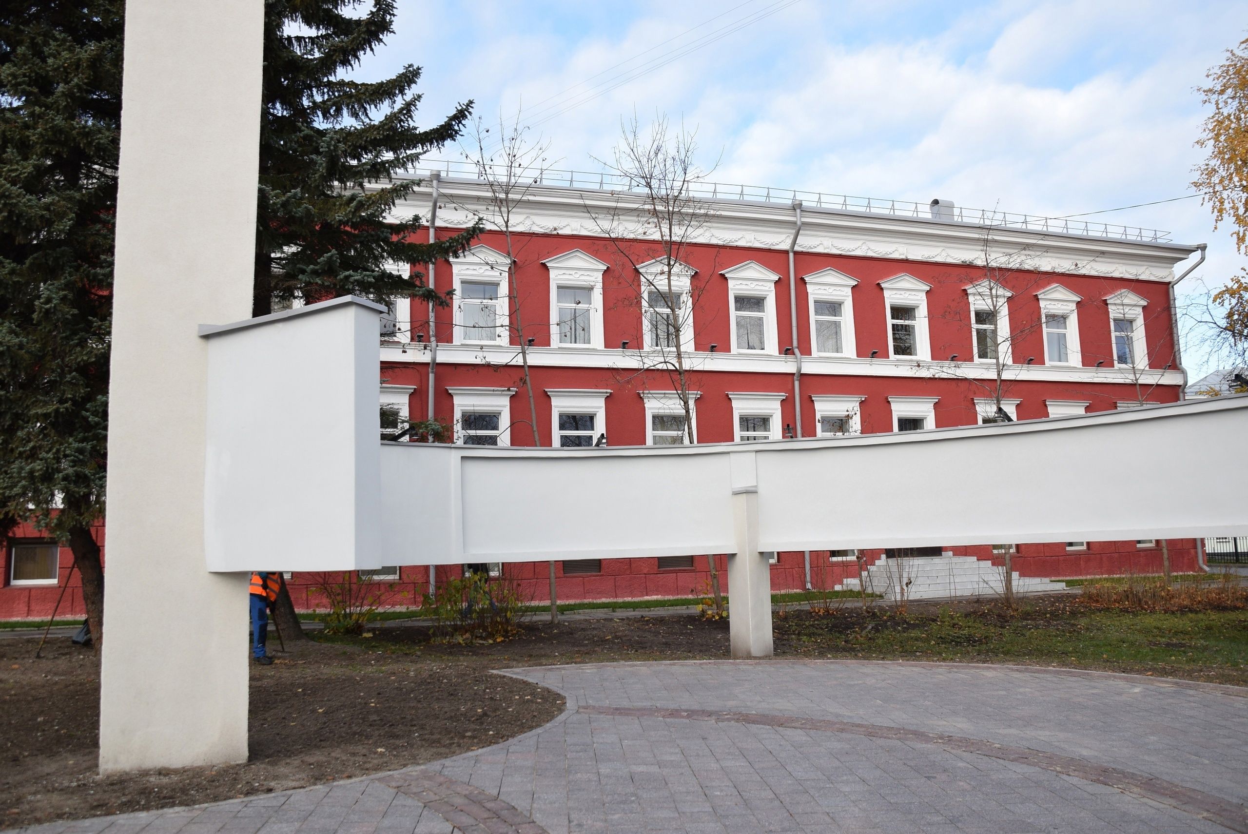 Портреты лучших педагогов украсят галерею передовиков в Петрозаводске