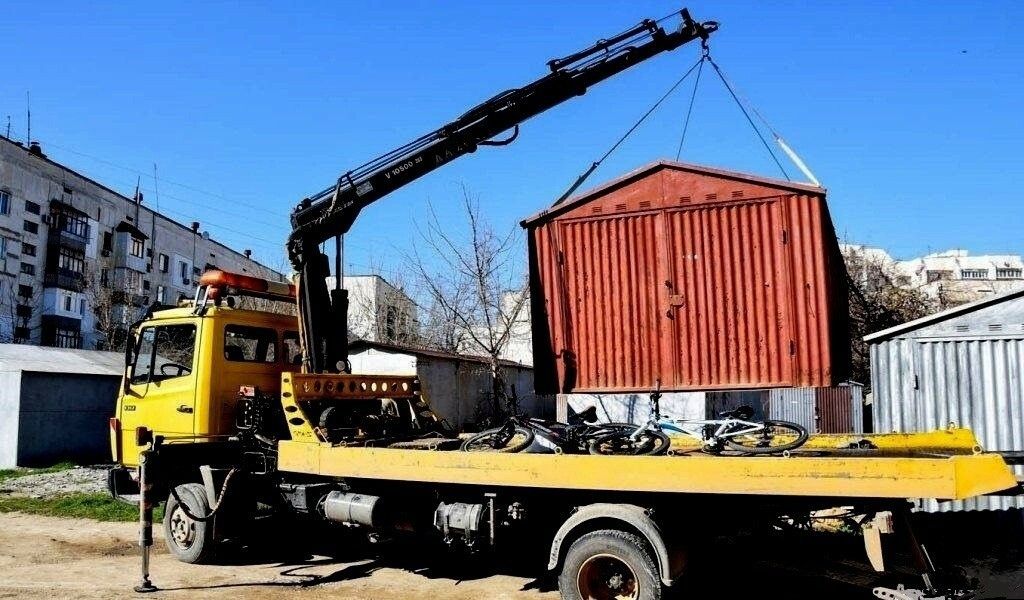 В Центре и на Зареке демонтируют гаражи