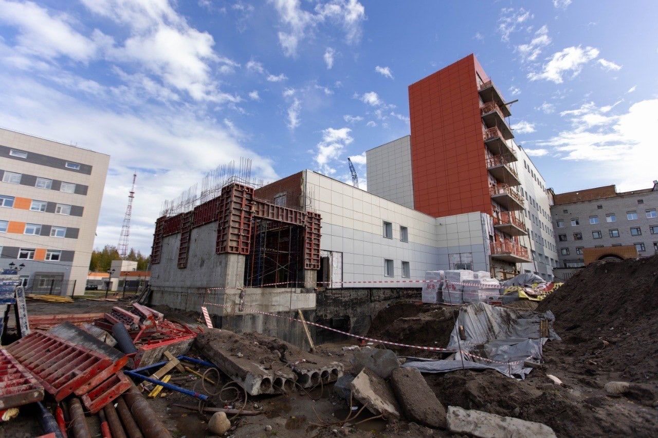 Элиссан Шандалович рассказал, как продвигается строительство новых блоков больницы на Древлянке
