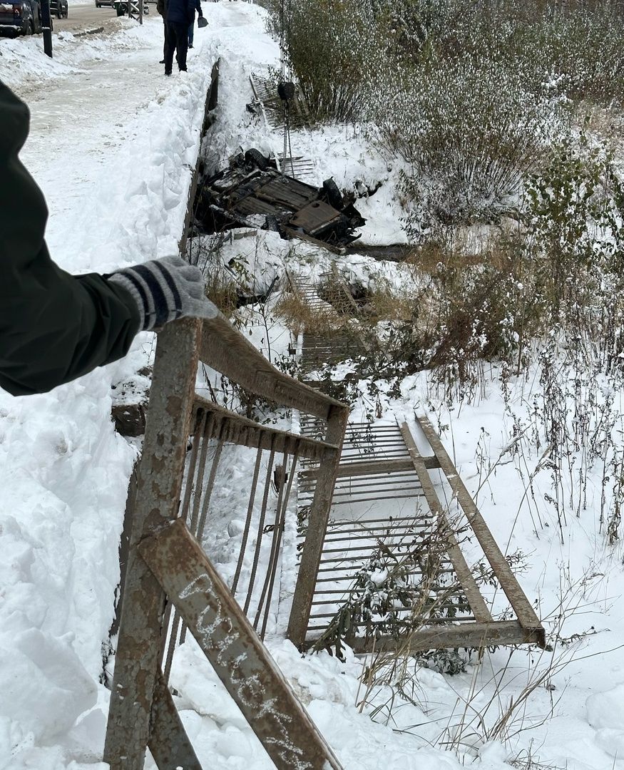 В ГИБДД рассказали подробности падения машины в реку в Петрозаводске