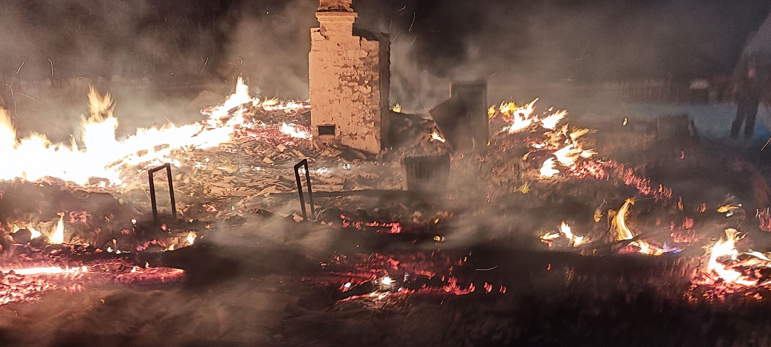 В Беломорском районе сгорел жилой дом, один человек погиб
