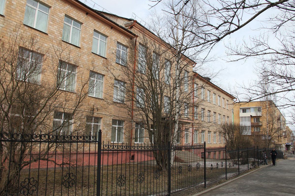 Колледж технологии и предпринимательства эвакуировали после срабатывания пожарной сигнализации