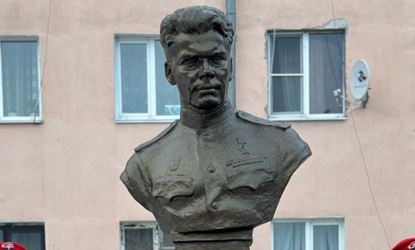 В Беломорске завершена реконструкция памятника Герою Советского Союза Андрею Пашкову