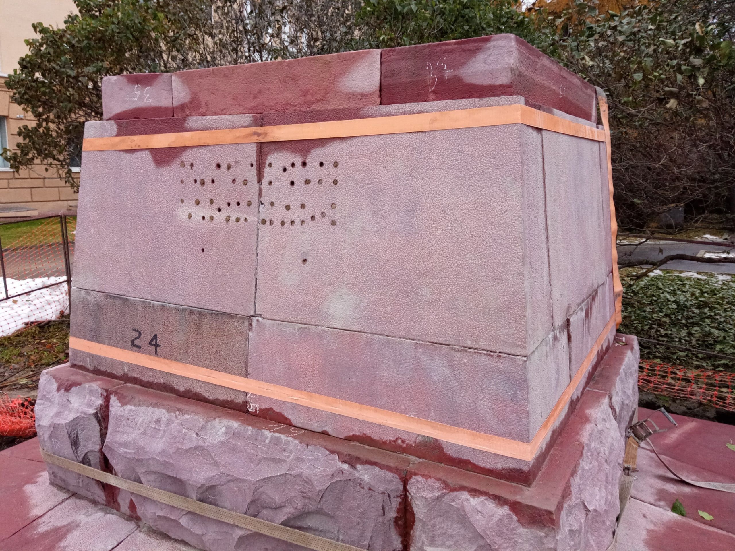 Подрядчик показал «помолодевших» Карла Маркса и Фридриха Энгельса