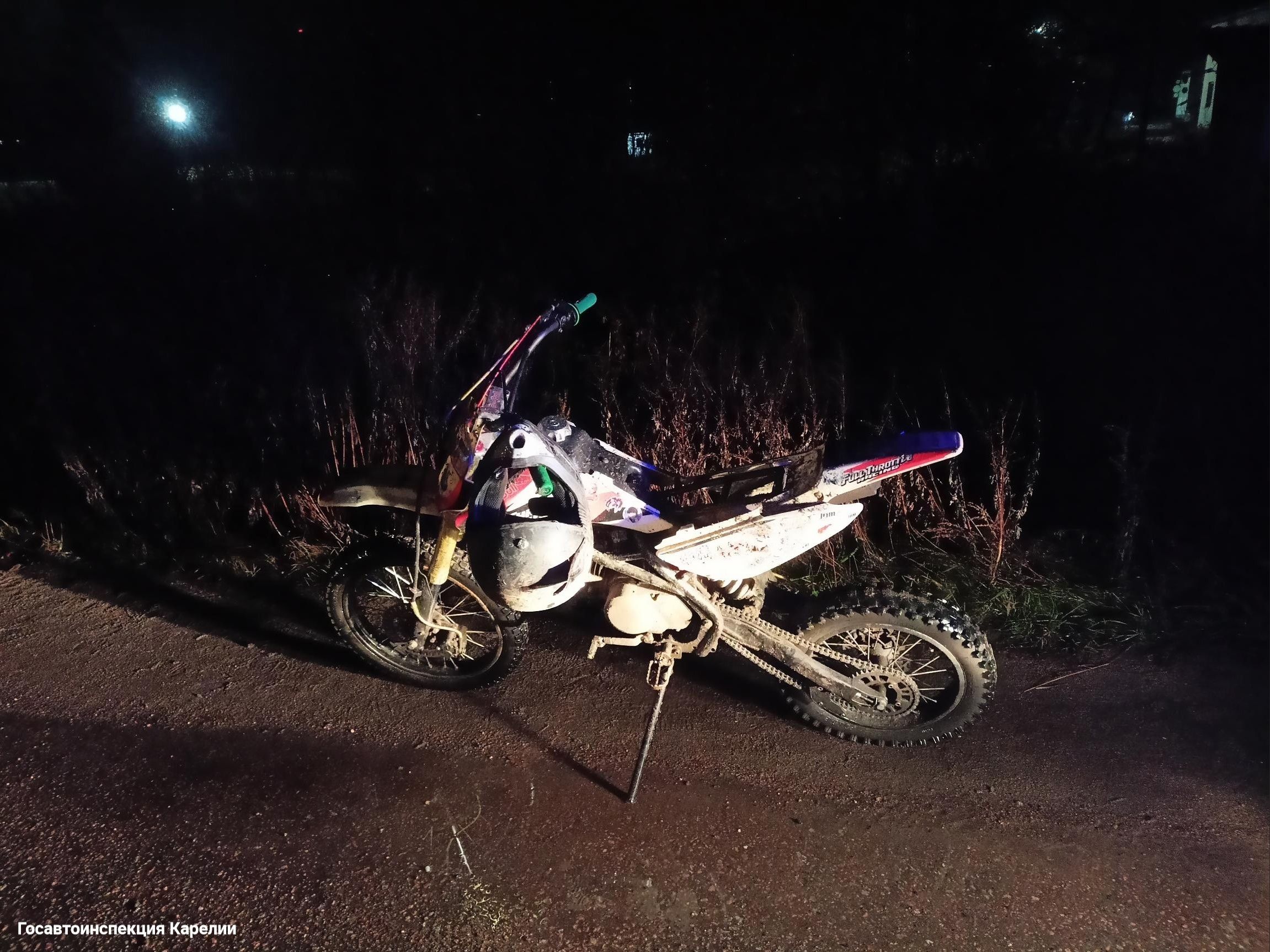 В Карелии двое подростков на питбайках попали в ДТП