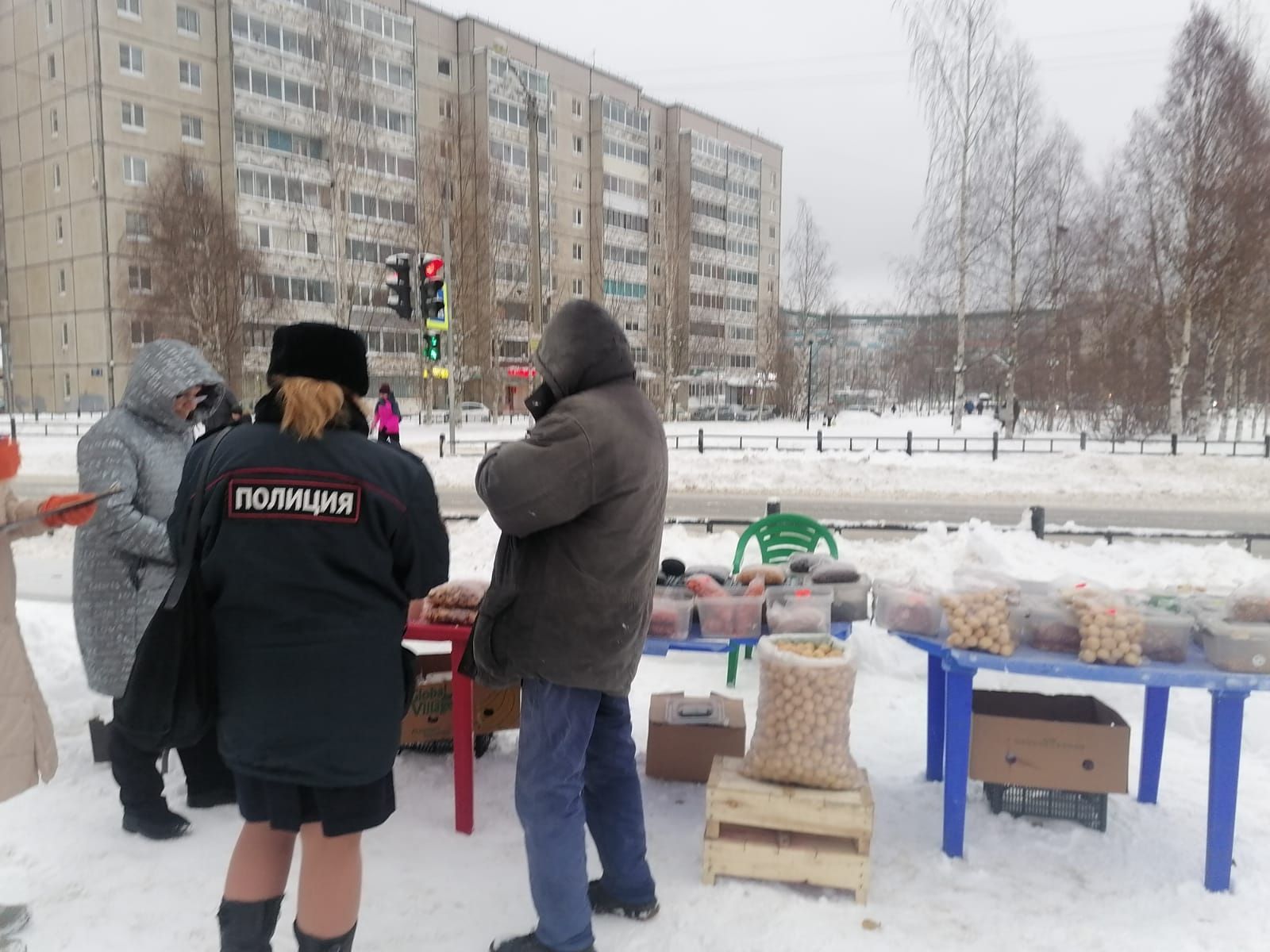 Незаконную торговлю пресекли на Почтовой площади в Петрозаводске