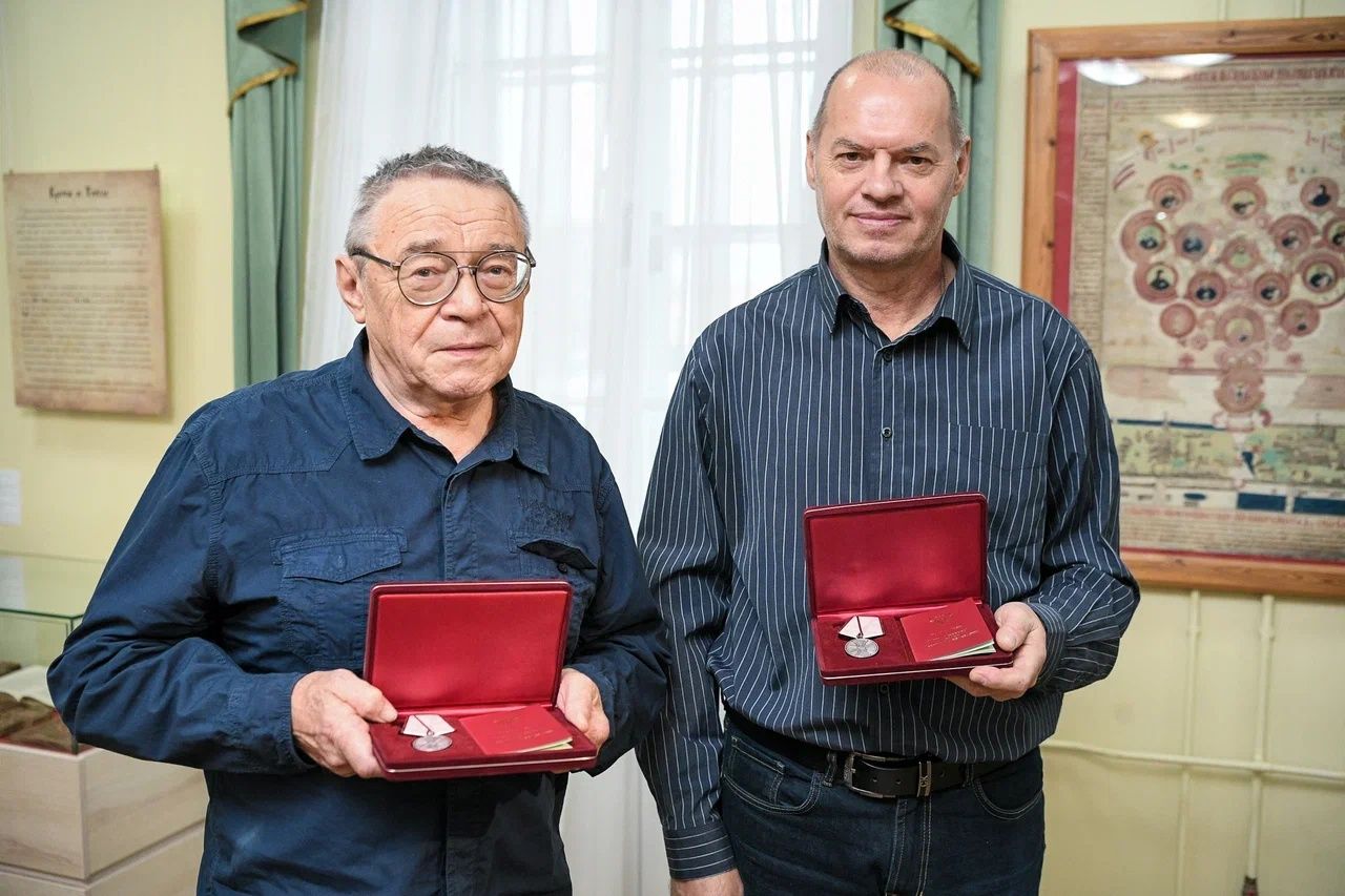 Медалью «За спасение погибавших» наградили двух жителей Карелии