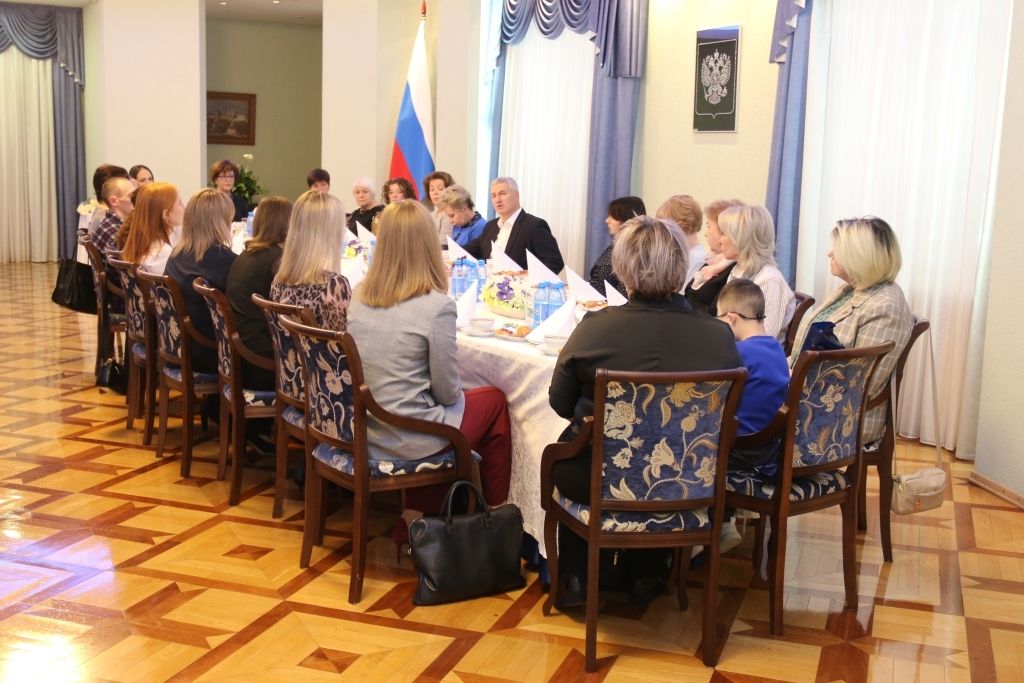 Глава Карелии встретился с матерями и женами участников СВО