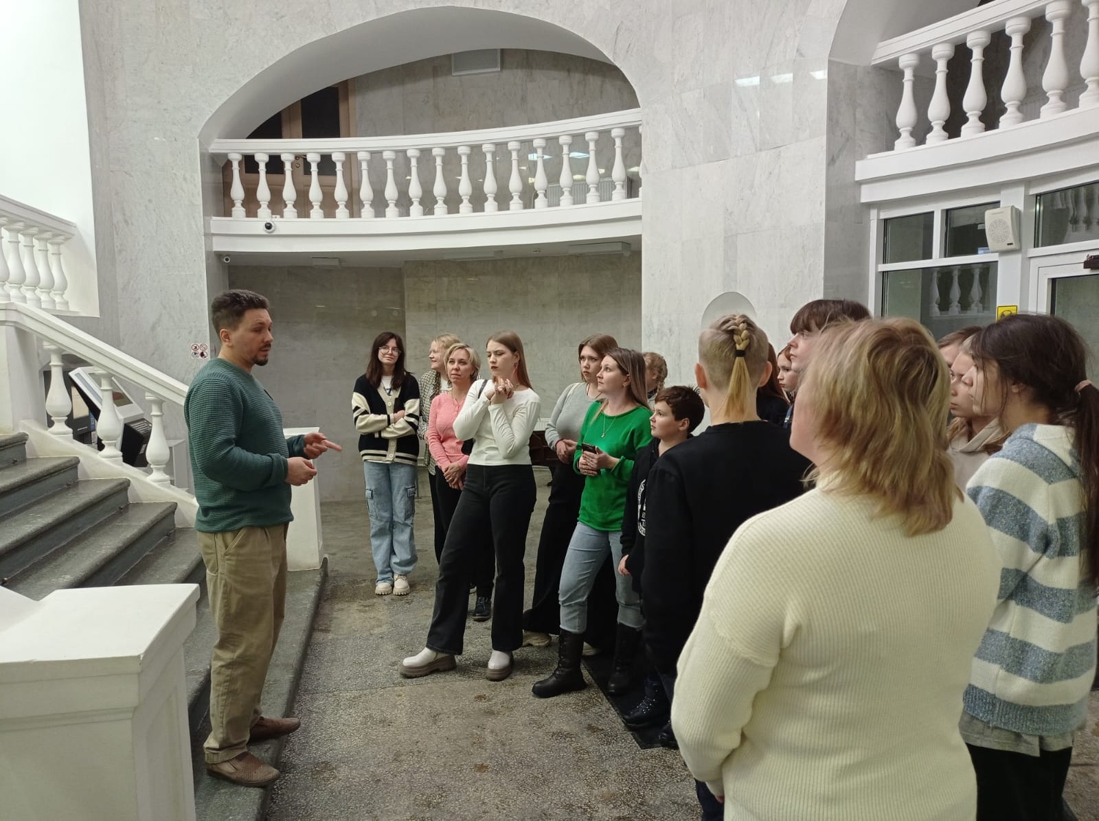 Школьникам из Заонежья показали музеи, галереи и предприятия Петрозаводска