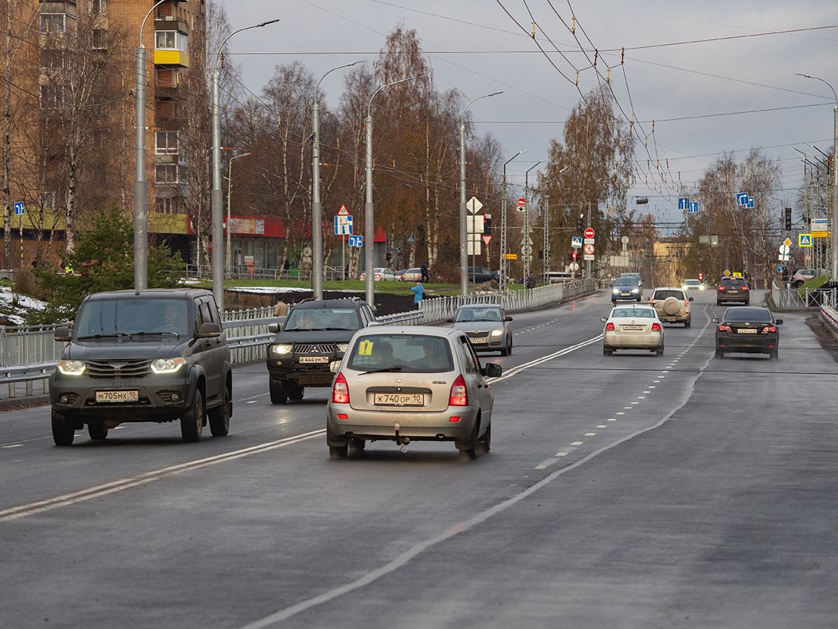 В Петрозаводске открыли четырехполосный мост на улице Антикайнена В Петрозаводске открыли четырехполосный мост на улице Антикайнена