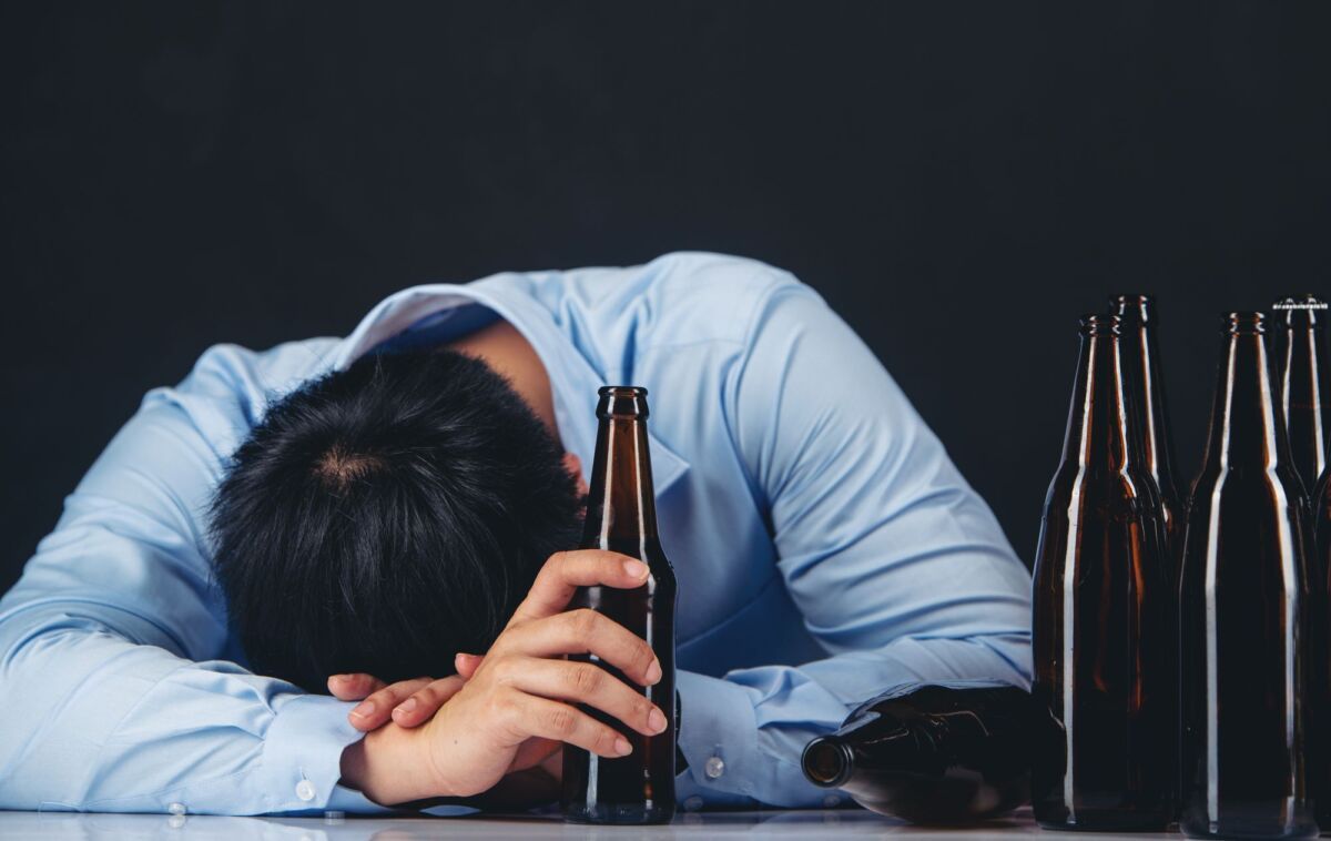 «Моим родным было тяжело наблюдать, как я наступаю на те же грабли». Житель Петрозаводска рассказал, как боролся с алкоголизмом