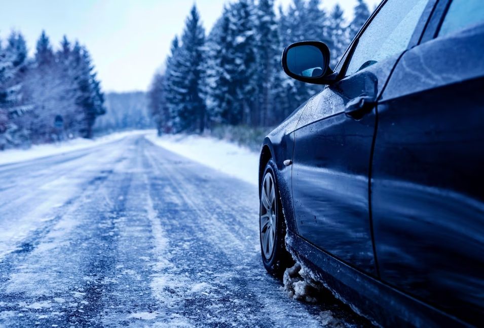 Житель Карелии украл 140 метров троса и дорожные столбы