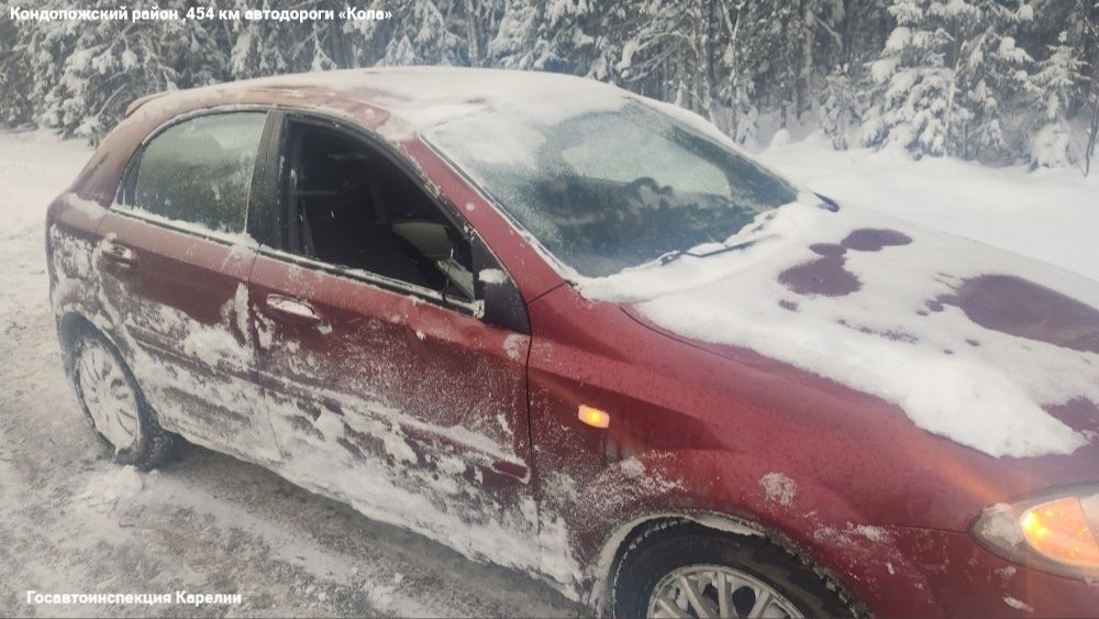 В Карелии в кювет опрокинулся автомобиль с десятимесячным ребенком