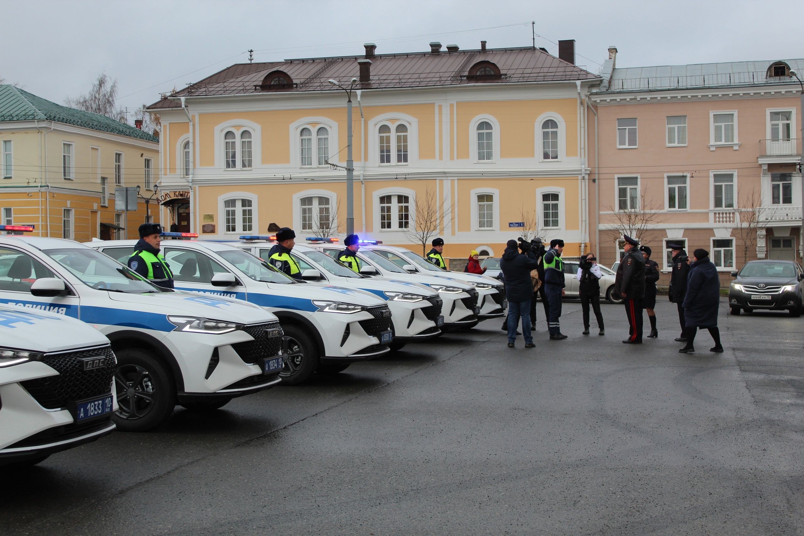 Госавтоинспекция Карелии пополнилась автомобилями неизвестной марки