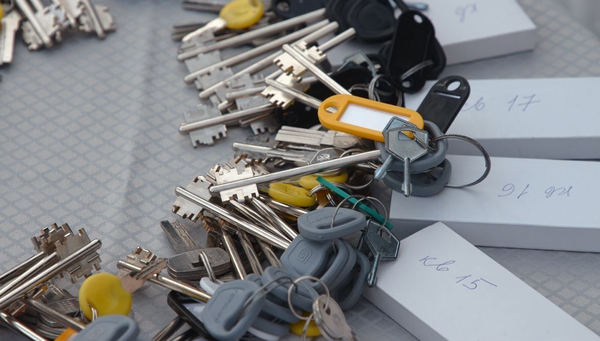 Жители аварийных домов поселка Шуя получили ключи от новых квартир