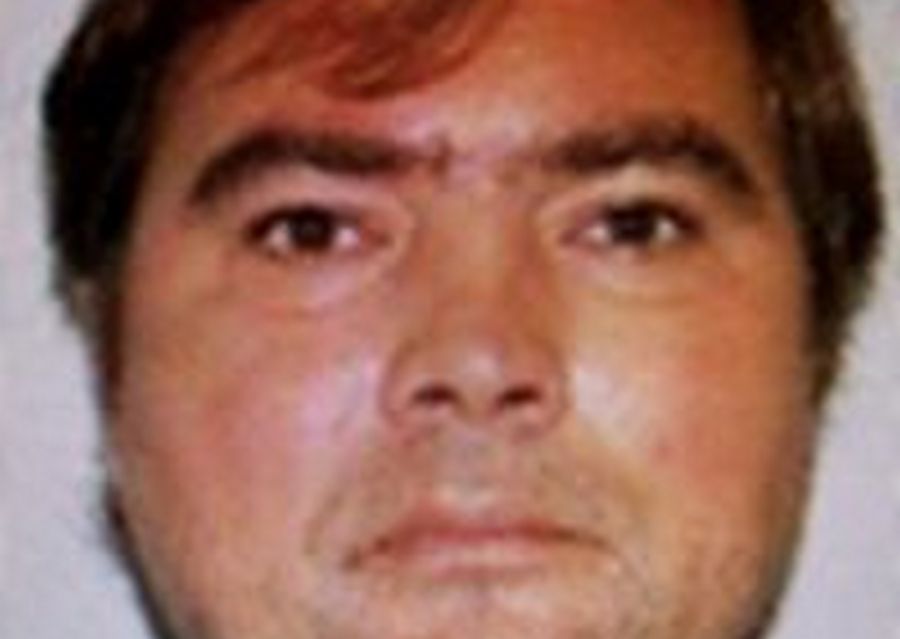 В Петрозаводске полиция разыскивает мужчину, который скрывается от суда