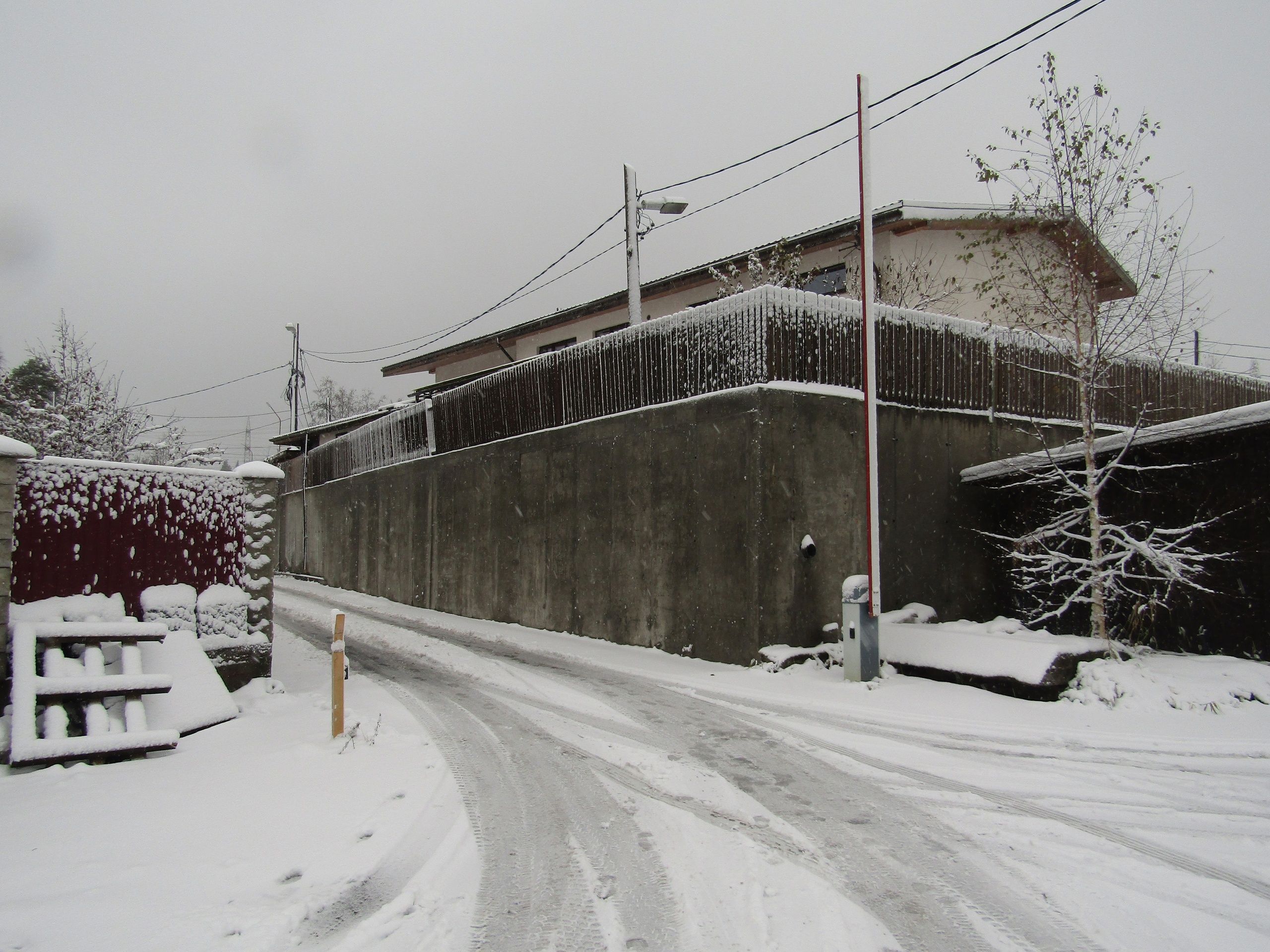 В Петрозаводске демонтируют незаконно установленный шлагбаум