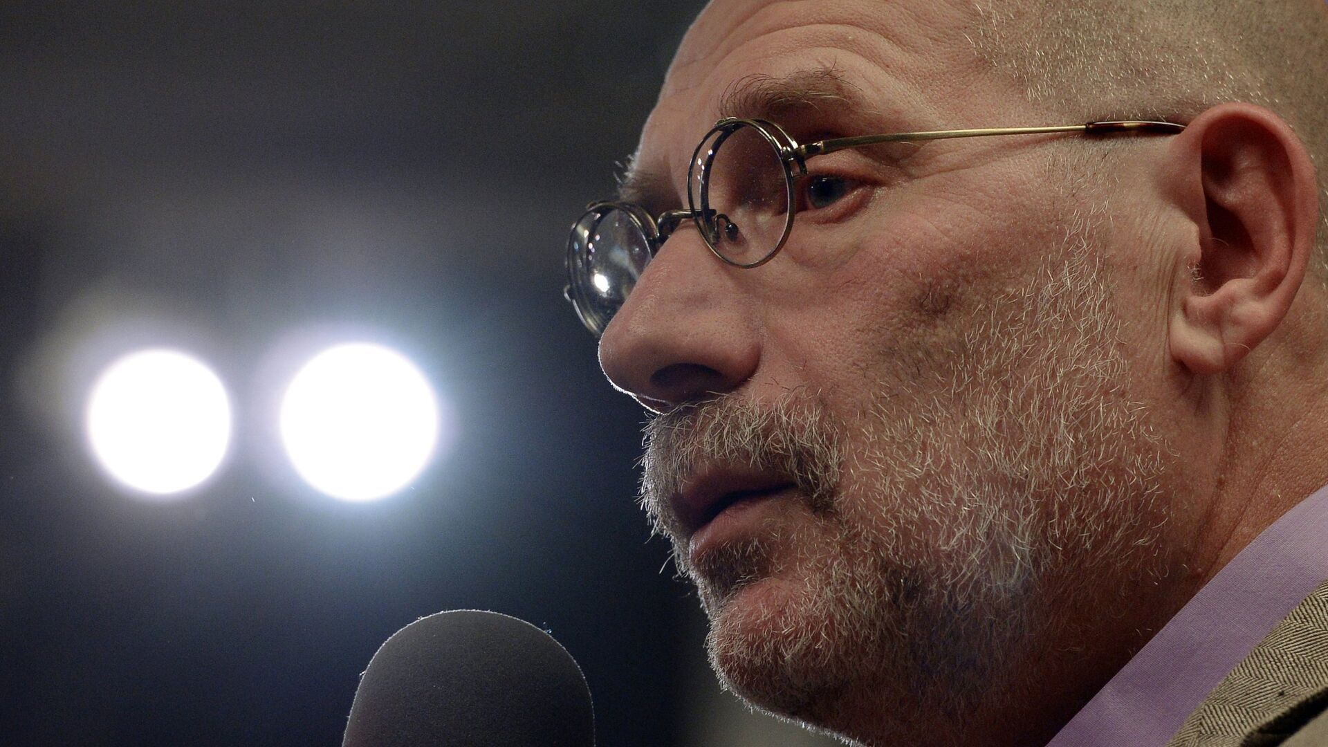 Писателя Бориса Акунина* внесли в перечень террористов и экстремистов