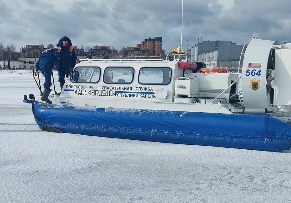 В Петрозаводске замерили лед на городских водоемах