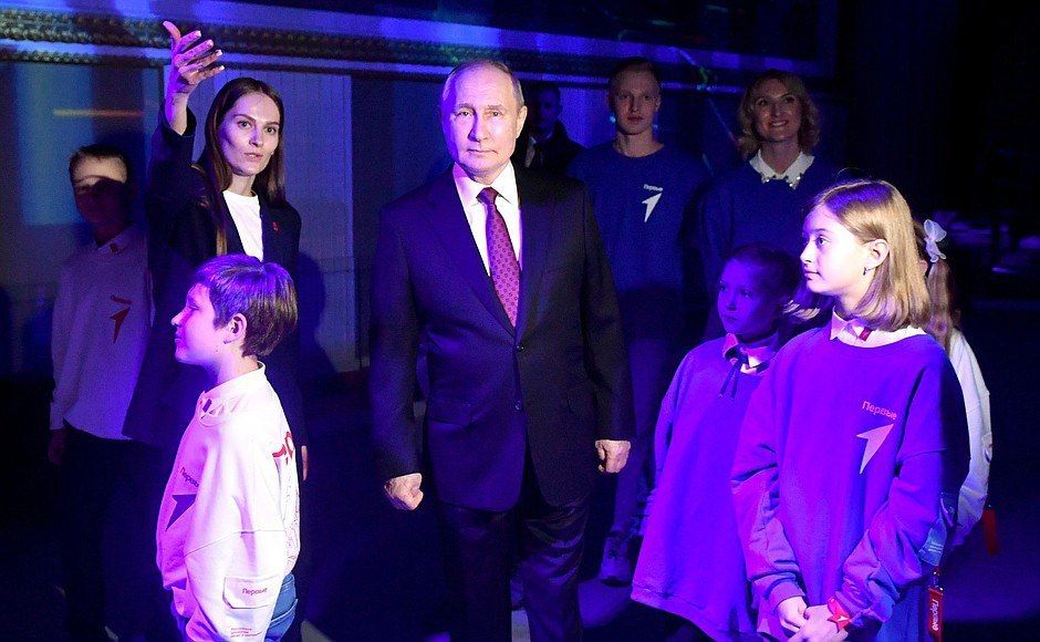 Владимир Путин посетил выставку-форум «Россия»