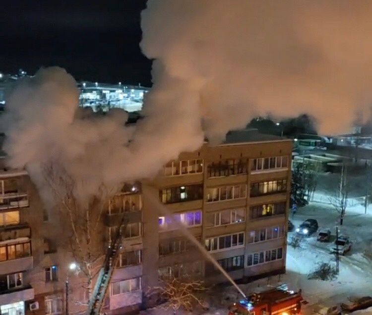 В Петрозаводске во время страшного пожара в многоэтажке погиб человек