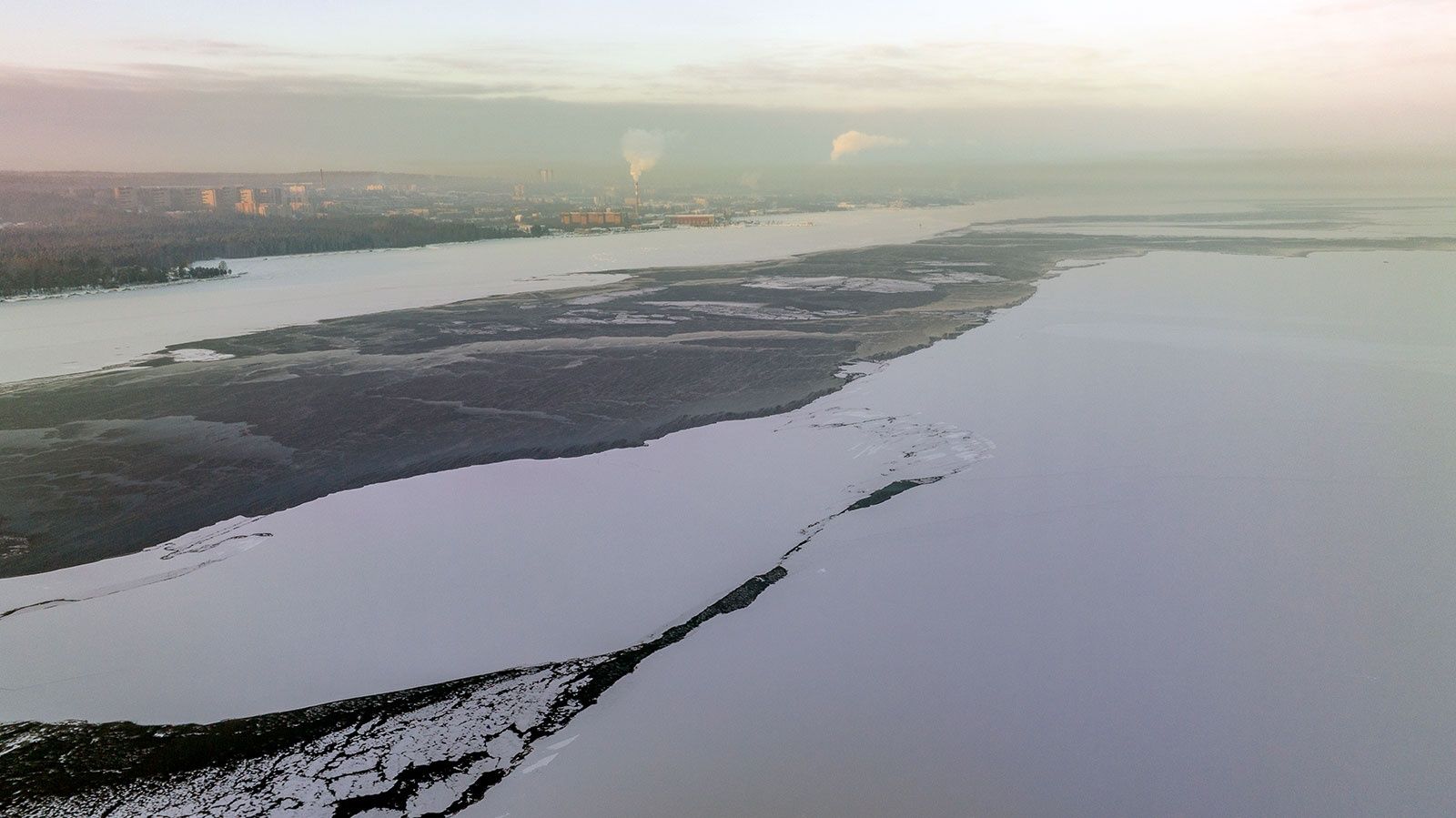 Рыбаки рассказали о состоянии льда на Онежском озере