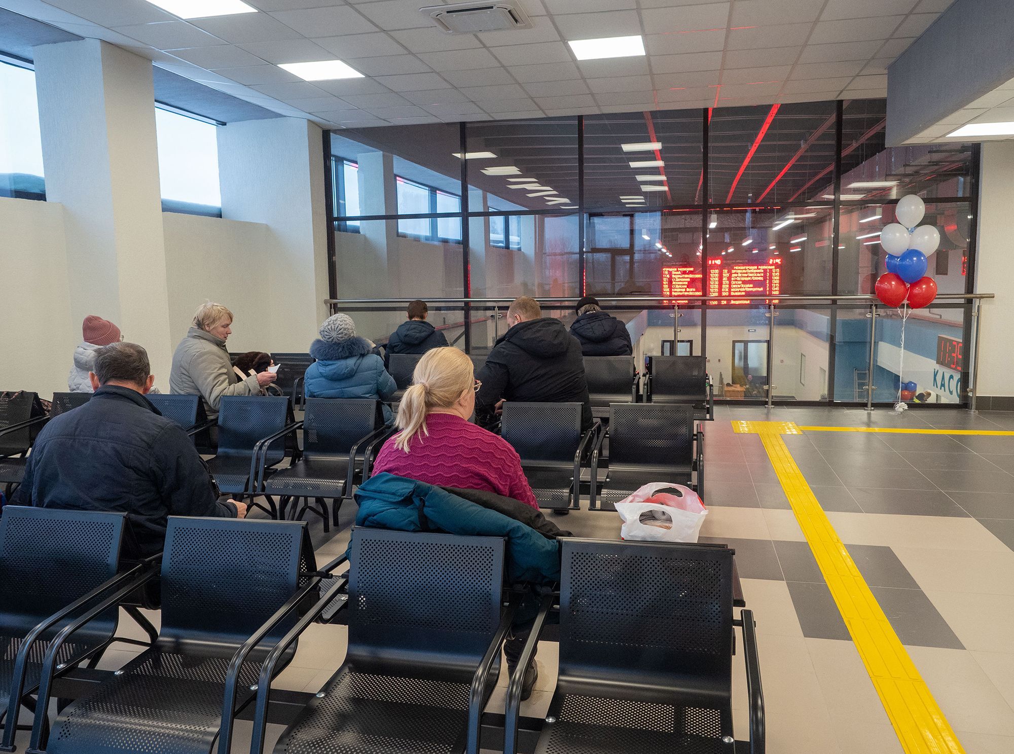 На обновленном автовокзале добавили кресел в зале ожидания