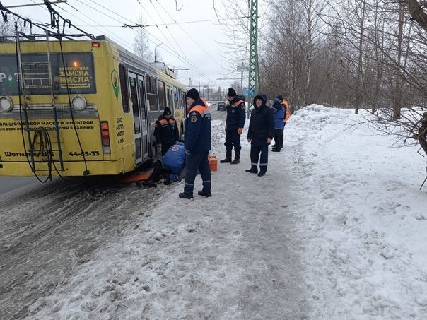 Мужчина попал под колеса троллейбуса в Петрозаводске