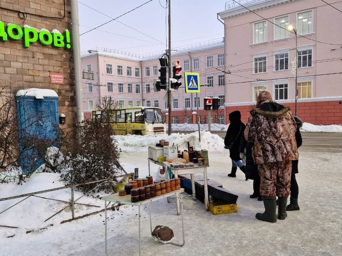 Нелегальную торговлю разносолами пресекли в центре Петрозаводска