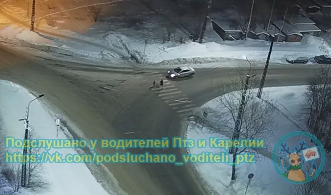 В Петрозаводске женщину с ребенком сбили на пешеходном переходе