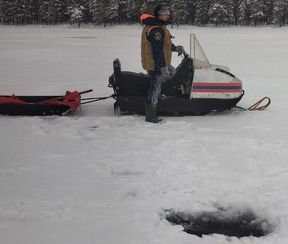 Сбившимся с пути рыбакам оказали помощь карельские спасатели
