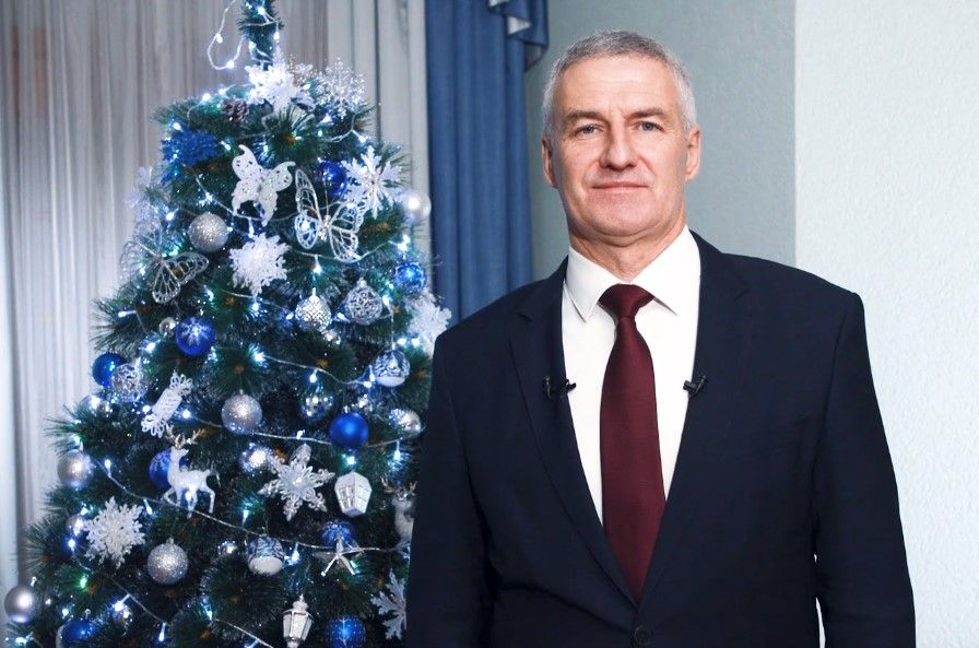 Артур Парфенчиков поздравил жителей Карелии с Новым годом