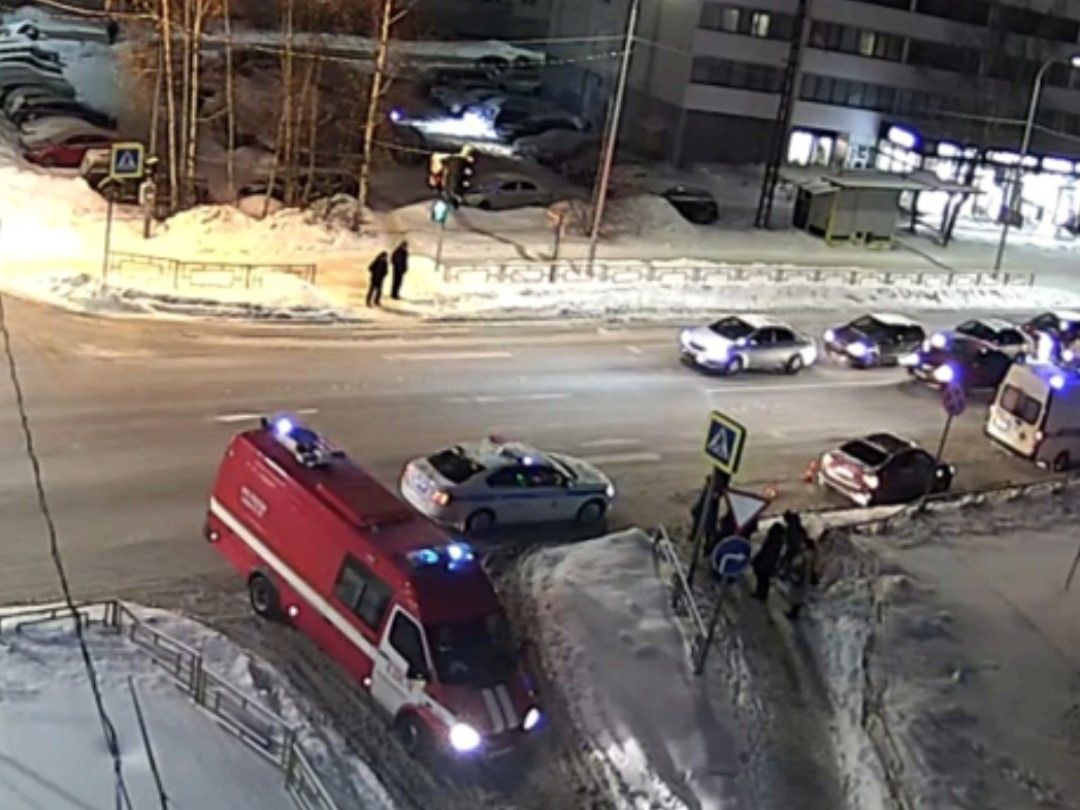 На пешеходном переходе в Петрозаводске сбили женщину