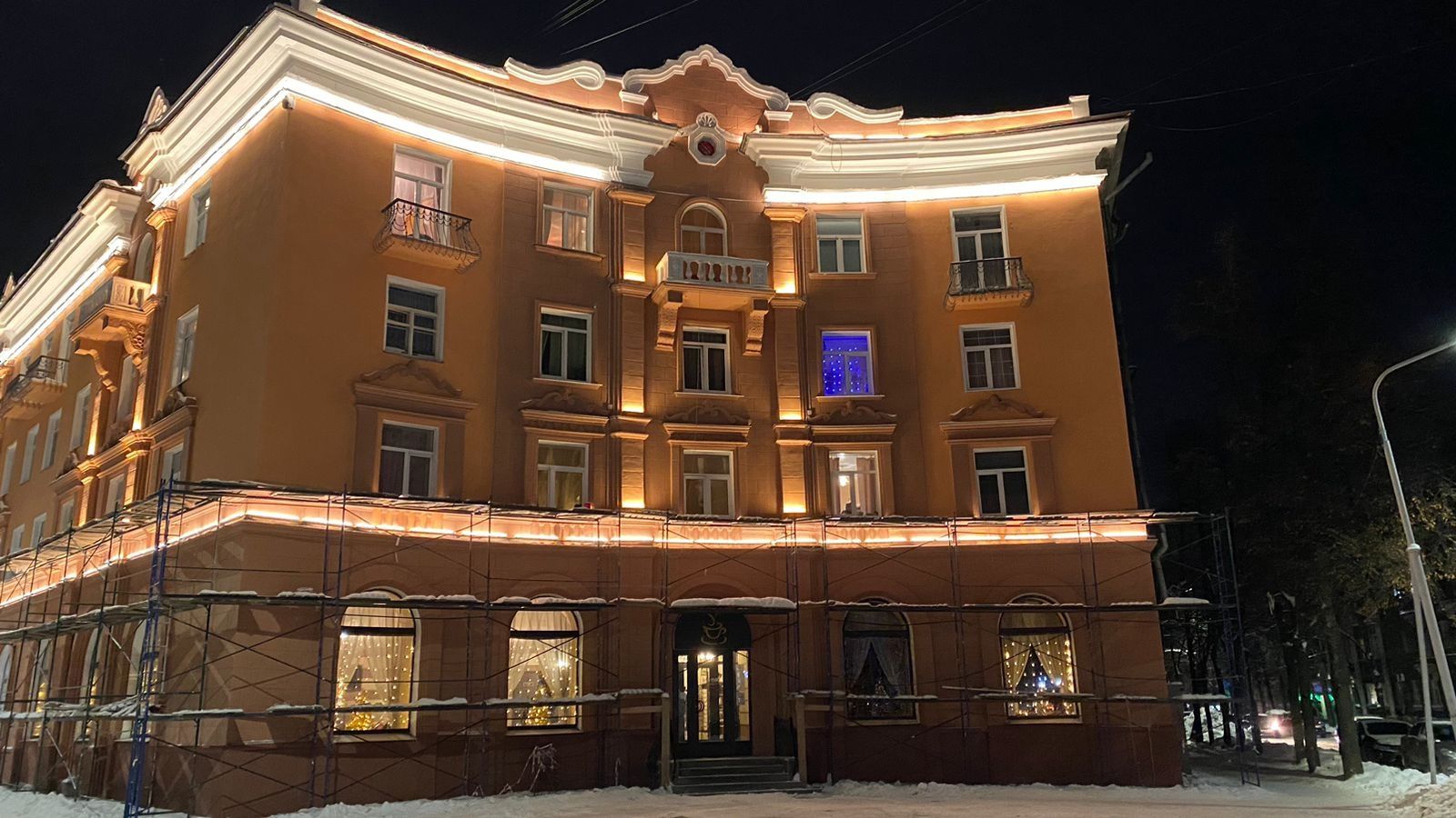 В Петрозаводске подсветили еще один дом на проспекте Карла Маркса