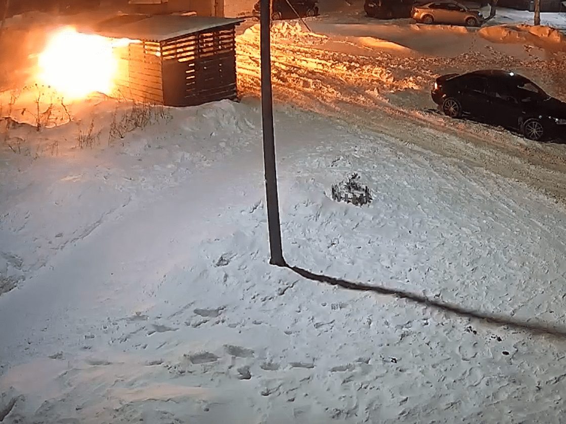 Неизвестный поджег контейнеры на Ключевой