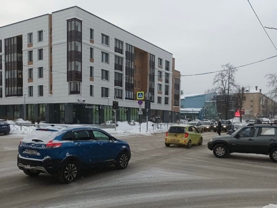 На оживленном перекрестке в Петрозаводске появились долгожданные светофоры