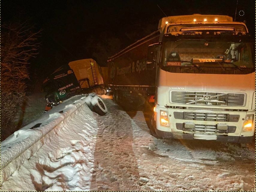 На 444-м километре трассы в Карелии с разницей в полтора часа произошло два серьезных ДТП