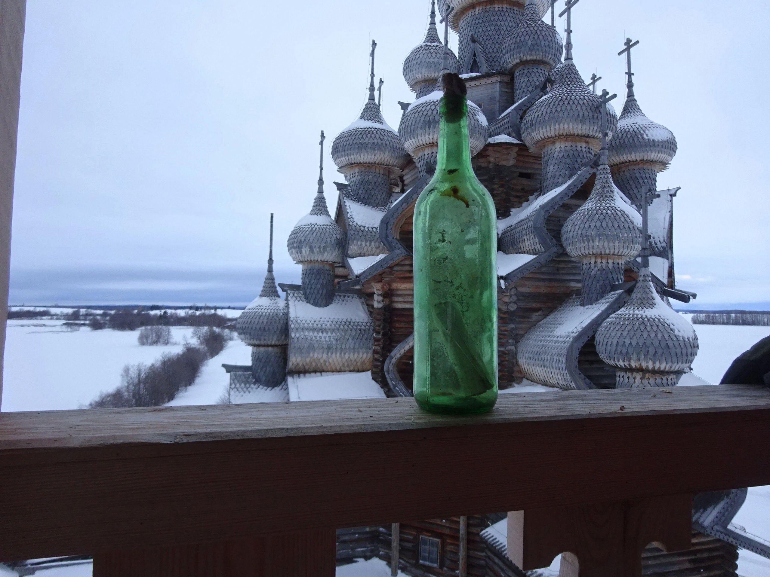 На колокольне кижского погоста нашли бутылку с запиской из прошлого